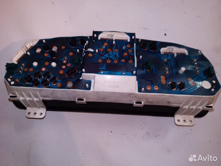 Toyota Carina E приборная панель