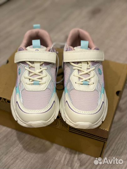 Кроссовки на девочку 33 размер новые