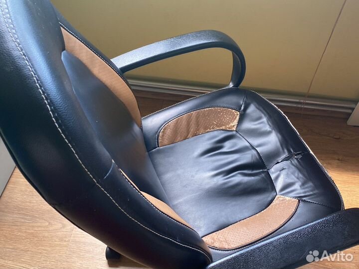 Офисное кресло кожзам