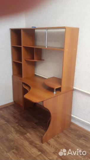 Компьютерный стол