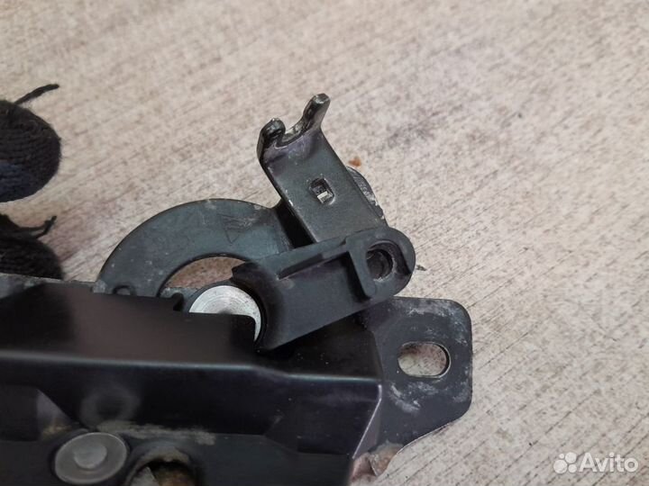 Замок двери багажника верхний левый Citroen Berlin