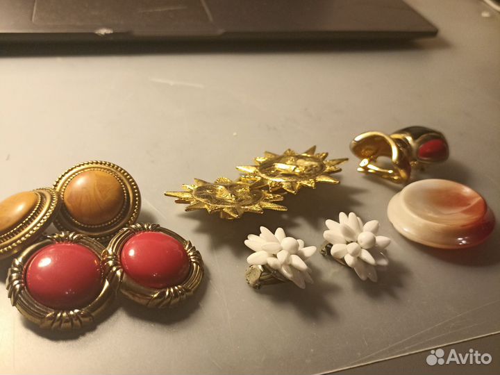 Клипсы и брошь