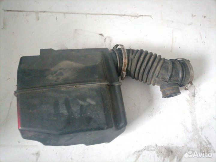 Резонатор воздушного фильтра с патрубком Nissan