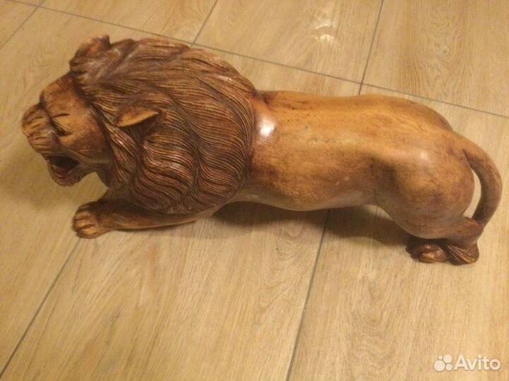 Лев деревянный большой