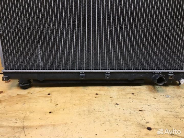 Радиатор двигателя Toyota Noah AZR60 1azfse 2005