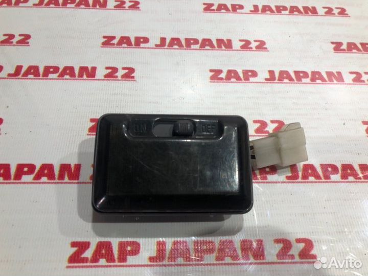 Светильник салона задний левый Mitsubishi Delica