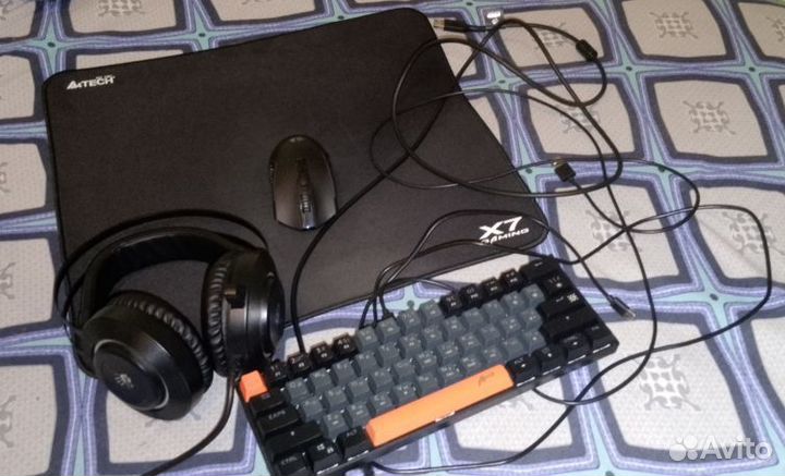 Игровая мышь, клавиатура, наушники и коврик