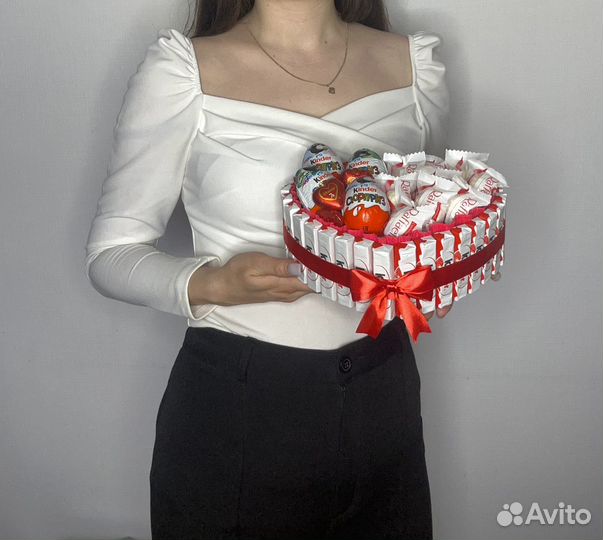 Торт в форме сердца из конфет Kinder и Raffaello