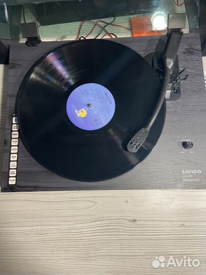 Проигрыватель винила Lenco LS-300BK