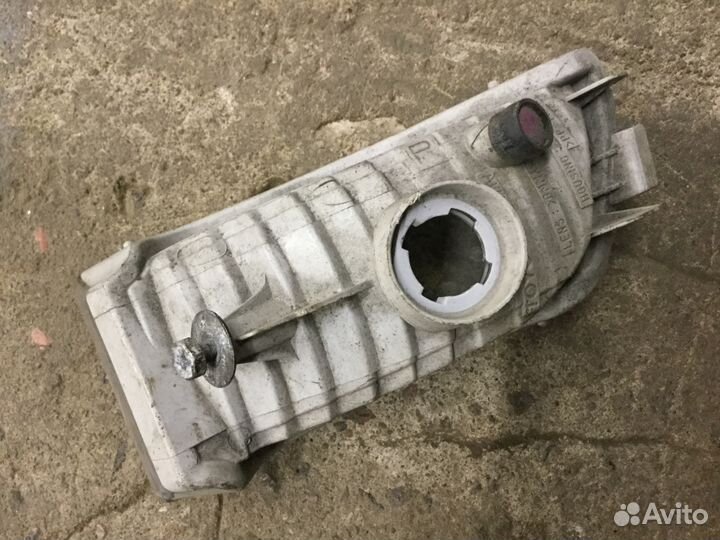 Фара противотуманная правая Тойота Марк 2