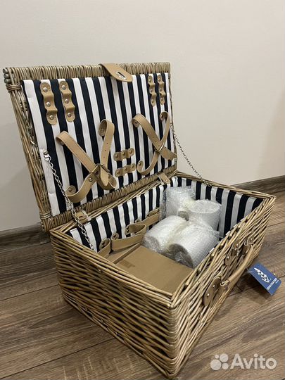 Корзина для пикника с посудой (новый)