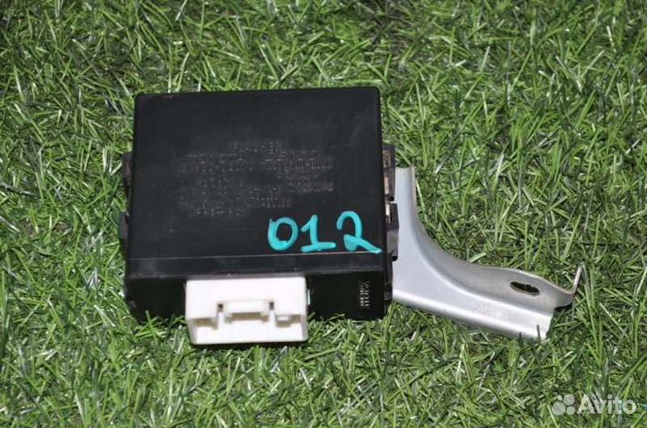 Реле поворота Toyota Tundra 3UR-FBE 2009