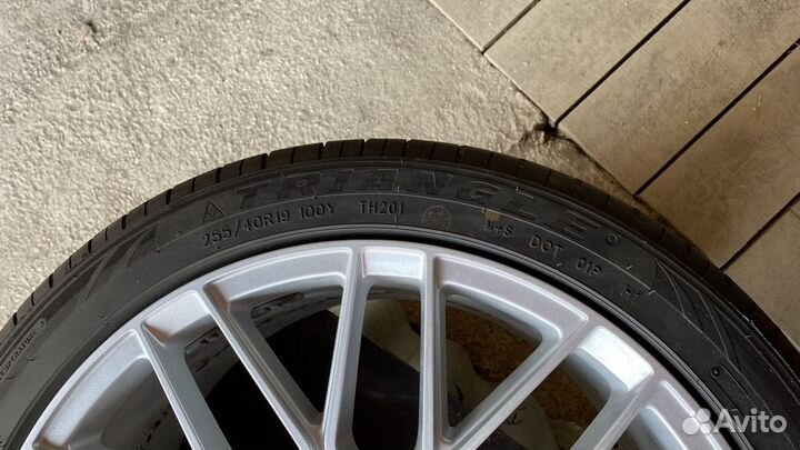 Triangle TH201 255/40 R19