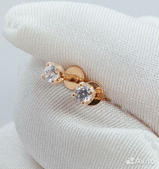 Золотые серьги с камнем
