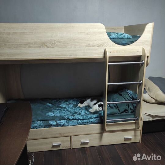 Двухъярусная кровать