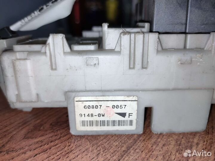 Блок предохранителей салонный митцубиси лансер 9