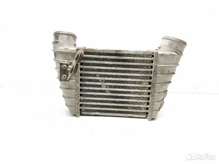 Интеркулер Audi TT 8N 2000 8L9145805H