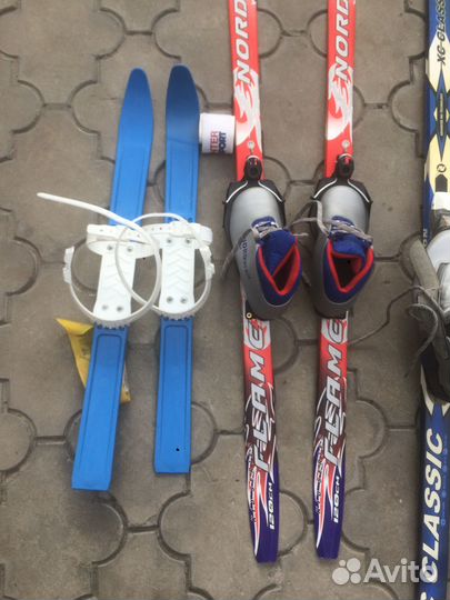 Шесть комплектов импортных лыж для семьи в сборе