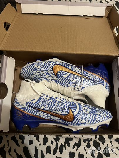 Футбольные бутсы nike