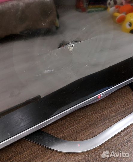 Телевизор LG (сломан экран) рабочий