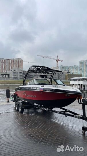 Катер буксировщик для вейксёрфа Nautique 216
