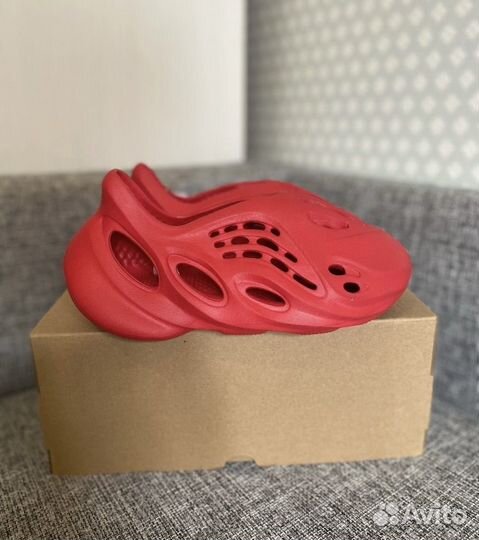 Yeezy foam runner vermilion