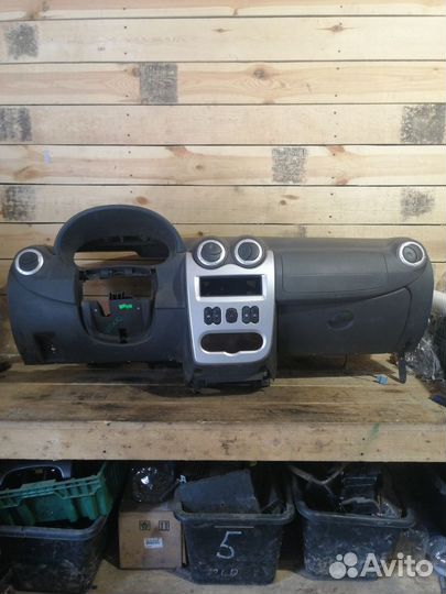 Торпедо Renault Sandero