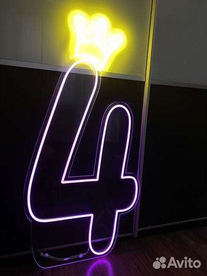 Неоновая вывеска цифра 4