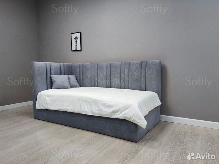 Детская кровать с мягкой спинкой