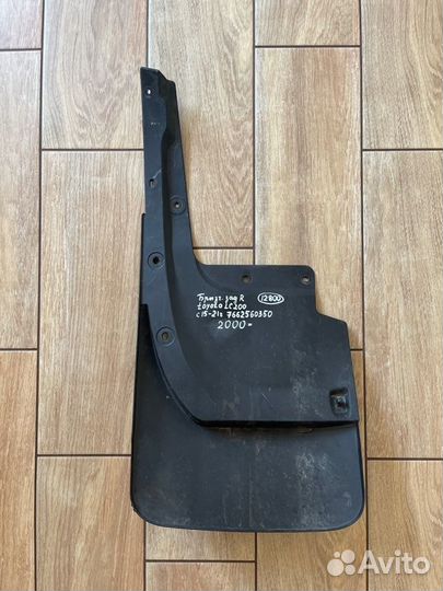 Брызговик задний правый Toyota Land Cruiser 200 С