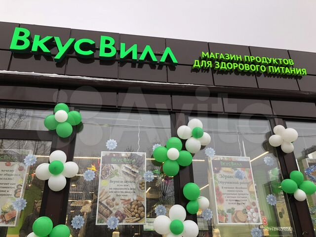 Вкусвилл воронеж адреса магазинов. Вкусвилл реклама. Вывеска магазина вкусвилл. Вкусвилл работники. Работник торгового зала вкусвилл.