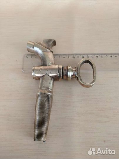 Старинный бочковой латуневый кран