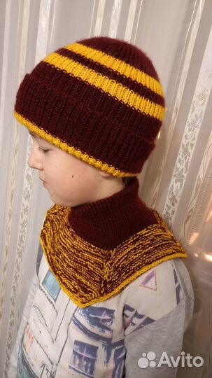 Шапка, манишка, ручная вязка