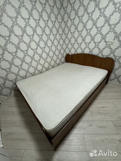 Кровать с матрасом 160х200 бу