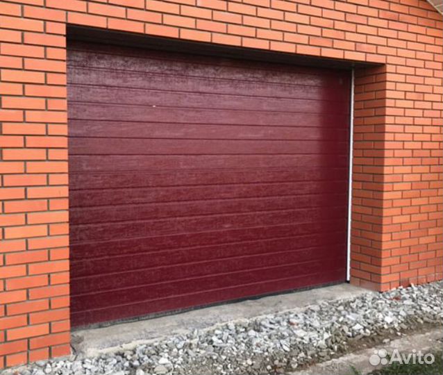 Гаражные автоматические секционные ворота Doorhan