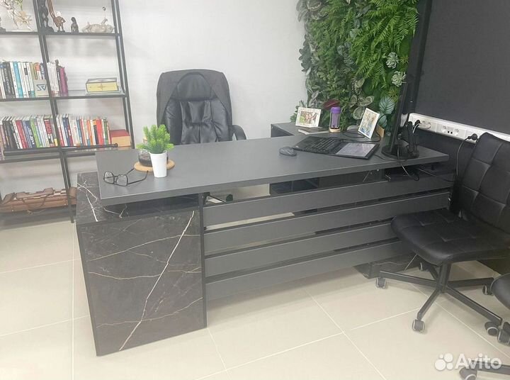 Письменные/компьютерные столы в офисы