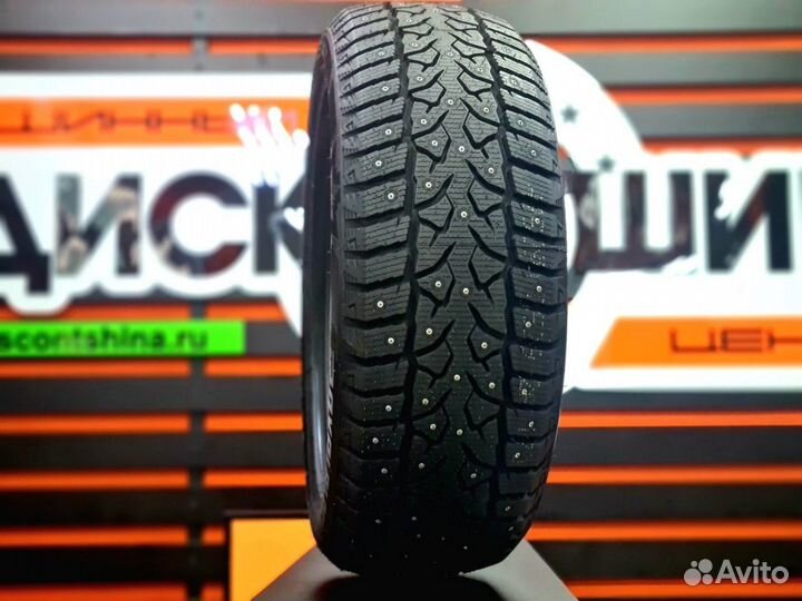 Royal Black Royal Stud II 235/55 R20