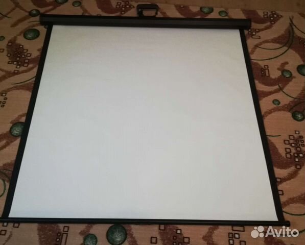 Рулонный экран для проектора