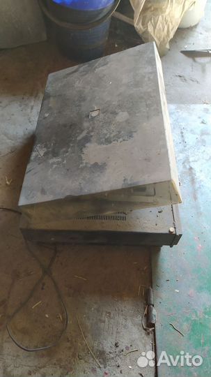 Виниловый проигрыватель сломанный