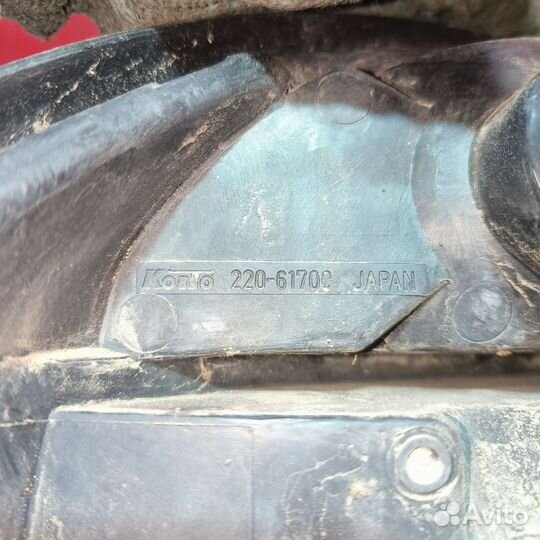 Фонарь задний правый Mazda 323 BA седан