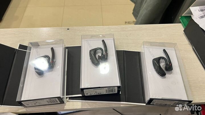 Bluetooth - гарнитура Plantronics Voyager 5200