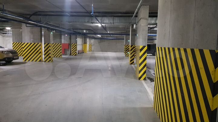 Машиноместо, > 30 м²