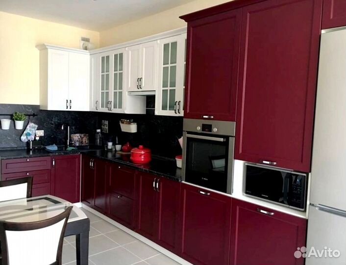 Угловая кухня на заказ до потолка