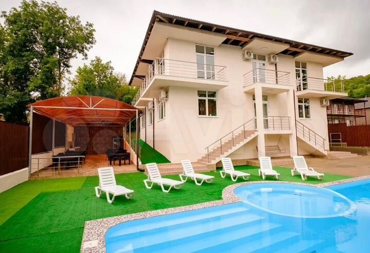 Дом 800 м² на участке 8 сот.