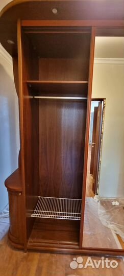 Прихожая из массива бу