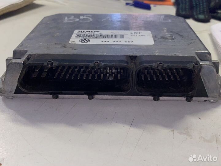 Блок управления двигателем Volkswagen Passat VAG