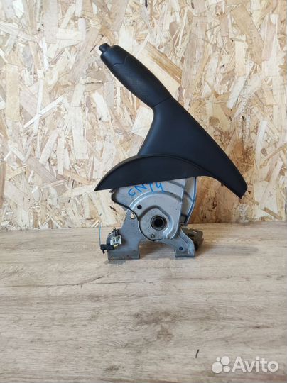 Рычаг стояночного тормоза Nissan Juke F15