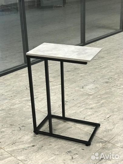 Столик прикроватный