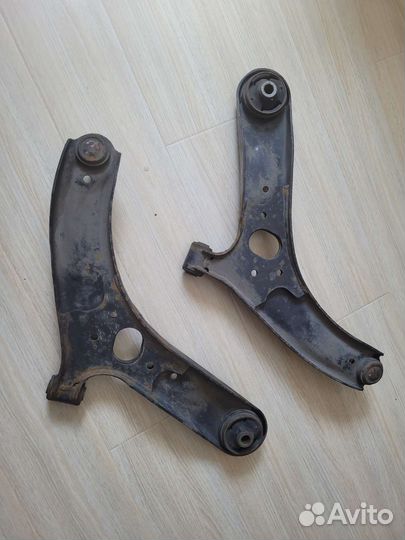 Передний правый рычаг solaris 1