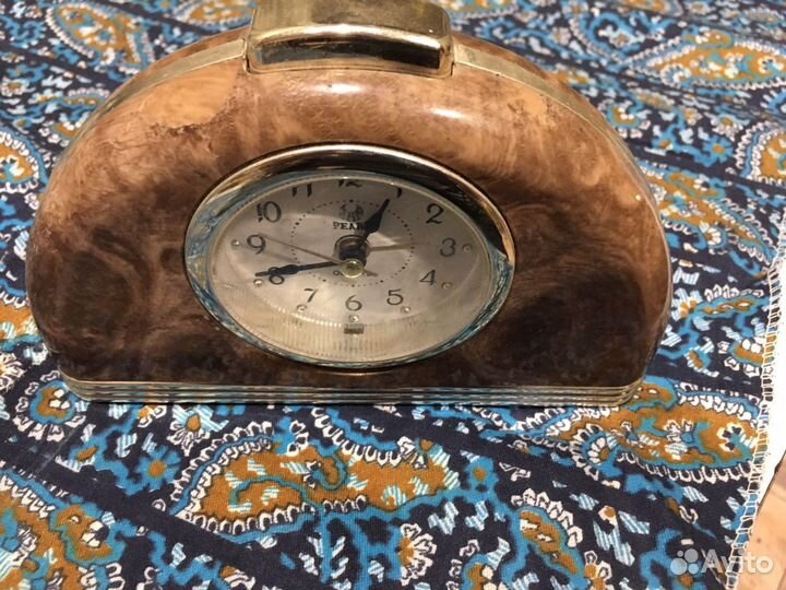 Настольные часы будильник